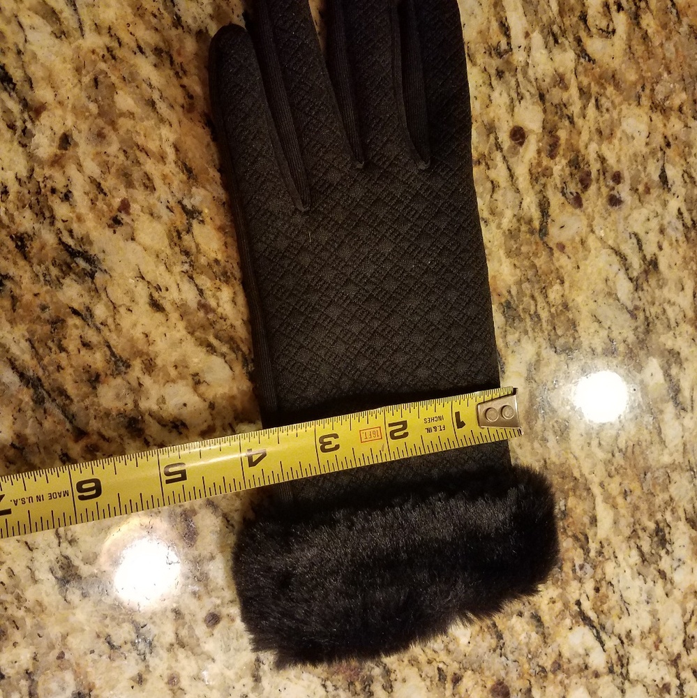 *Black Gloves w/Faux Fur - Picture 7 of 7